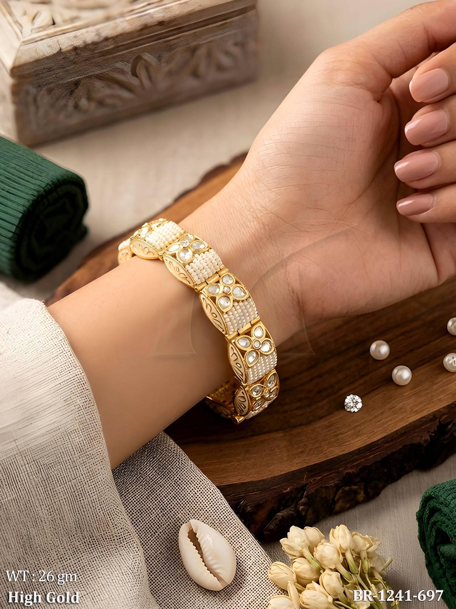 BR-1241-697-WHITE