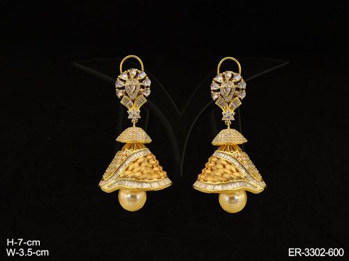 triangular designed earrings detail