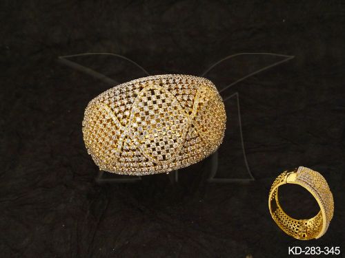 broad oval shape textured ad kada detail