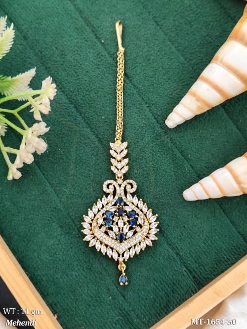 statement-style-maang-tikka-traditional-headpiece