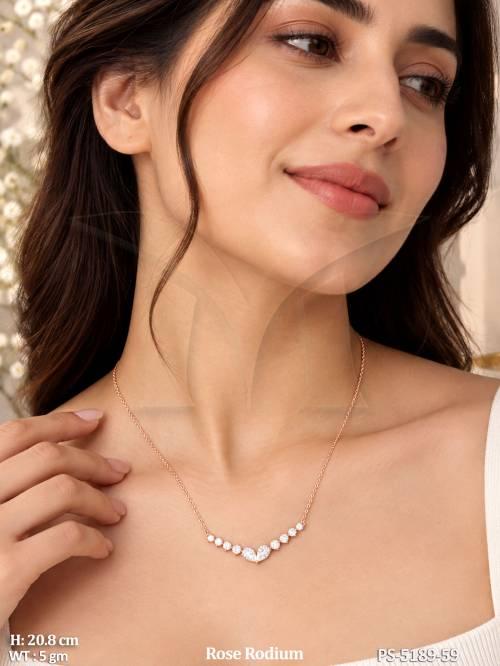 elegant-leaf-pendant-necklace