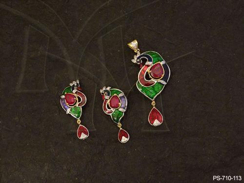 dancing peacock designed ad pendant set detail