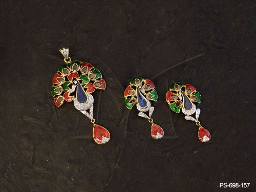 gorgeous peacock  stone ad pendant set detail