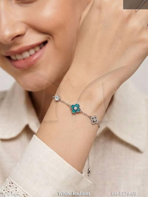 sparkling-crystal-clover-charm-bracelet