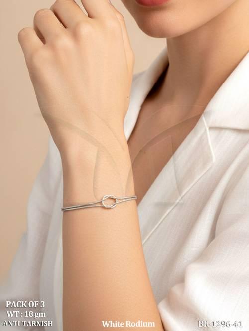 timeless-twist-anti-tarnish-bracelet