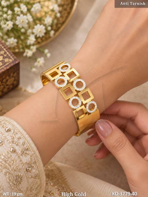 Stylish Designer Circular Pattern Gold Kada