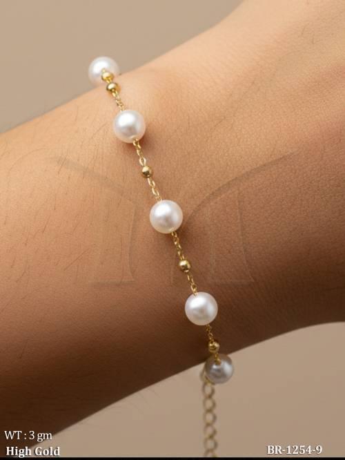 Stylish Pearl Bracelet for Women Modern Fashion Wear Accessory