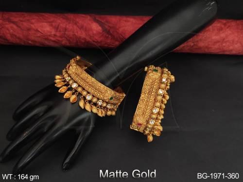 Beautiful Design Matte Gold Polish Wedding Wear Rajawadi Style Antique Jewelry 2pc Bangles Set