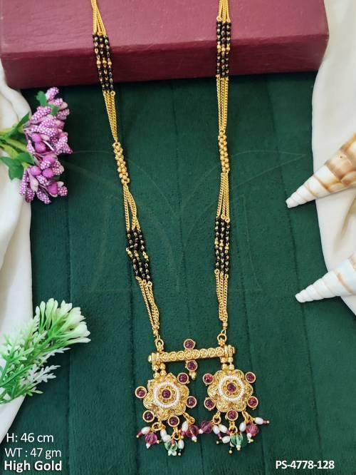 antique-high-gold-polish-fancy-style-design-pendant-set-