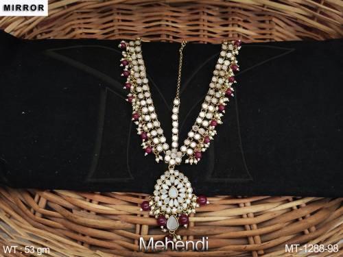 beautiful-antique-jewellery-mehendi-polish-maang-tikka-