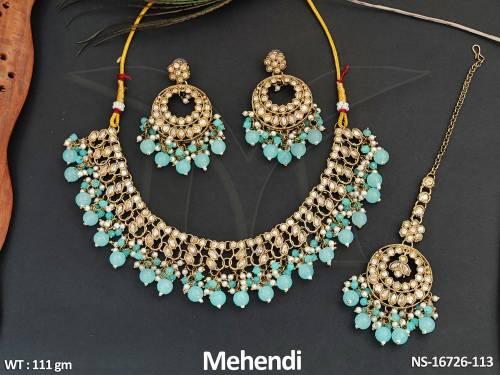 beautiful-design-mehendi-polish-fancy-style-short-necklace-set-