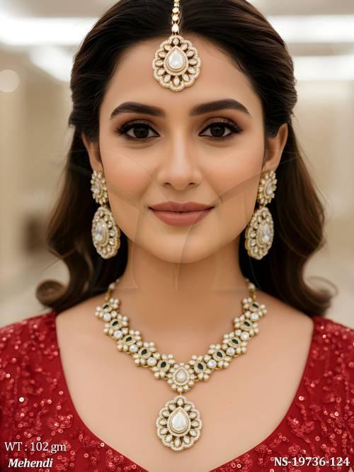 designer-kundan-stone-necklace-set-with-maang-tikka