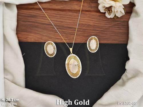 antique-jewellery-heart-design-high-gold-polish-antique-pendant-set