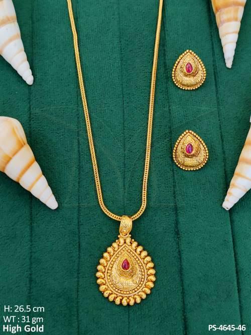 elegant-high-gold-pendant-set-with-matching-studs-