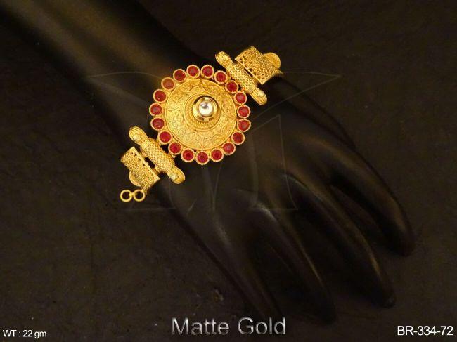 round style moti bordered bracelet detail
