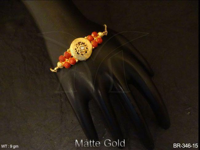 round shape style antique bracelets detail
