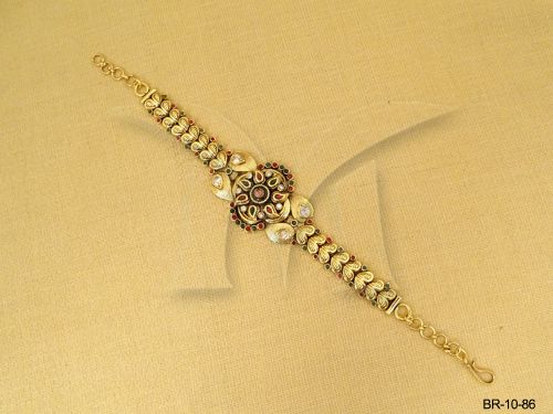 basundi shaped traditional bracelets detail