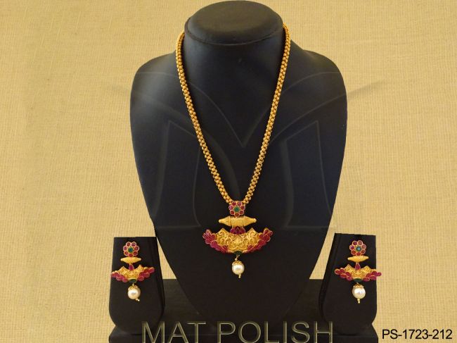 bullet style designed pendant set detail