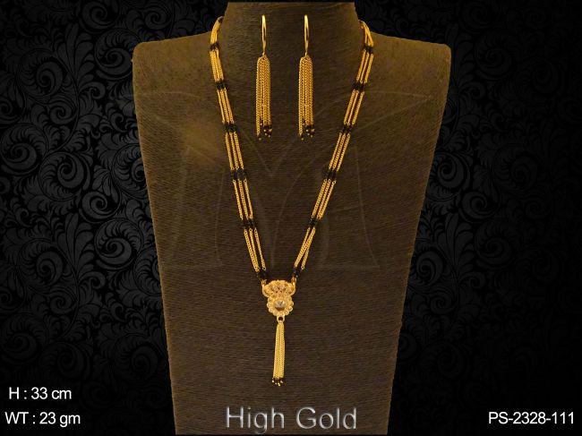 Delicate chain pearl pendant set