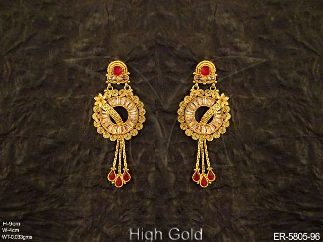 round polo shape style spiral border earring detail