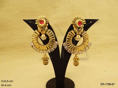 round polo curved hands flower polki earrings detail