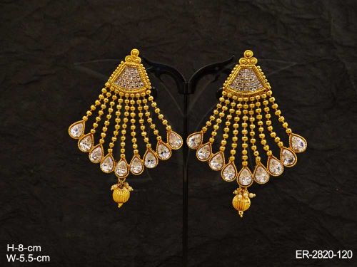 triangular polki earrings detail