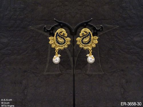 paan shape leaf antique earrings detail