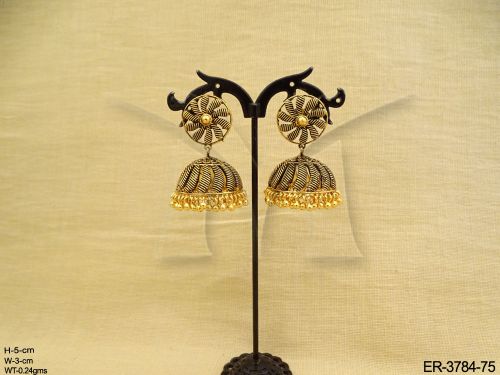 fan style hold jhumki earrings detail
