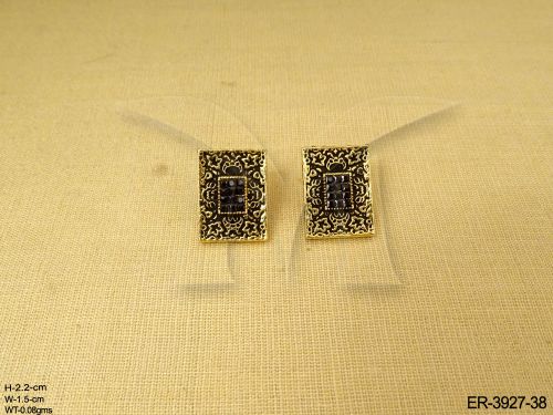 chokor style antique earrings detail