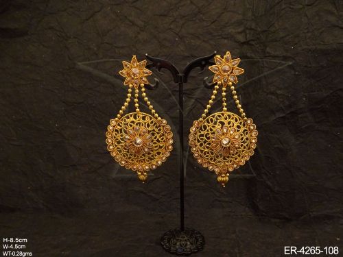round flower center antique earrings detail