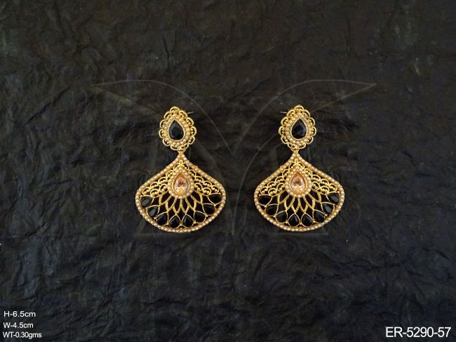 paan shaped triangular earrings detail