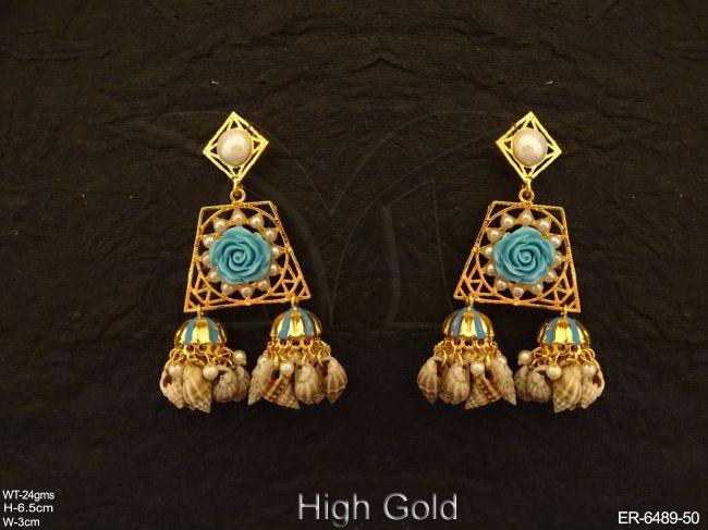 rose center rectangular earrings detail