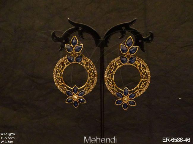 triple leaf style polo style earrings detail