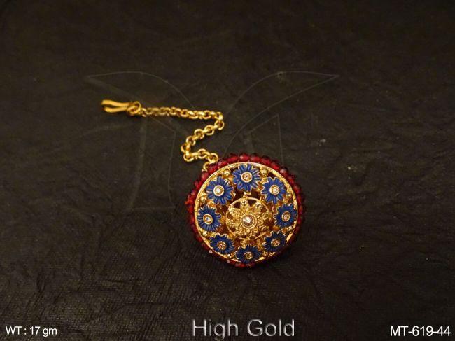 multi flower style antique maang tikka detail