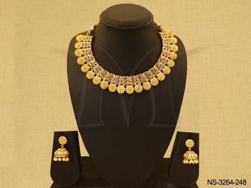 multi flower style antique necklace detail