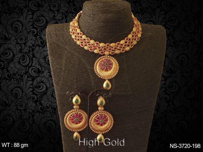 oval stone polo style imitation necklace detail