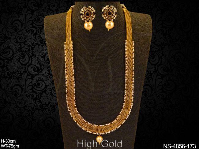 long broad style antique necklace set detail