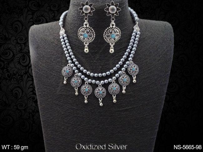 multi round flower necklace sets detail