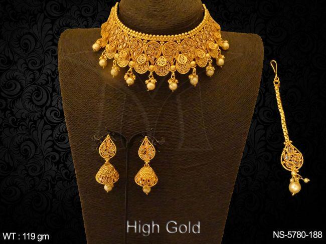 paan facing antique necklace set detail