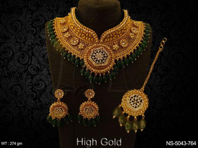 rhombus center shape antique necklace detail