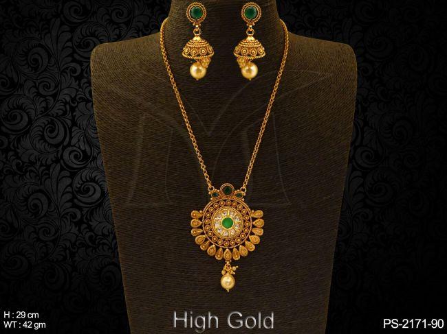 delicate round bordered antique pendant set