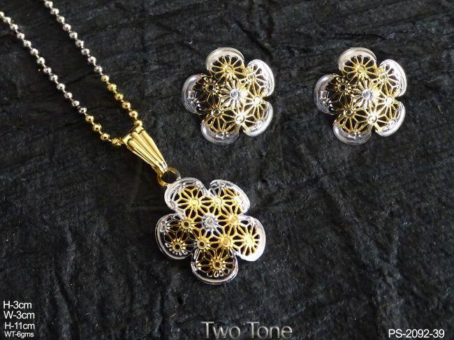 flower based designed pendant set detail