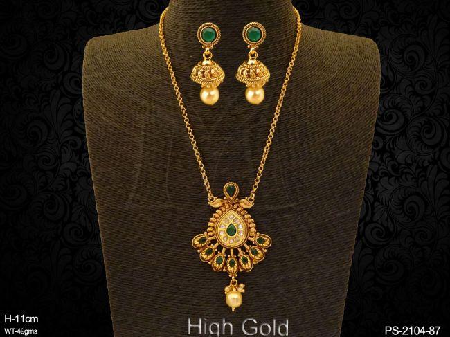 long paan oval shape antique pendant detail
