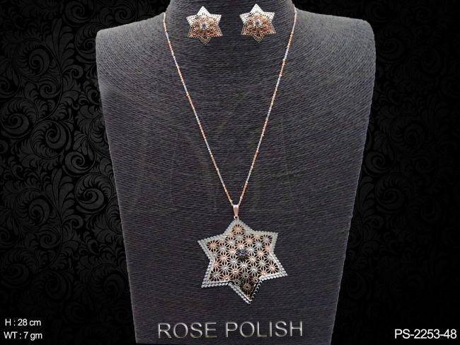 flower star shape delicate pendant set detail