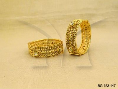 gold kundan oval antique bangles detail