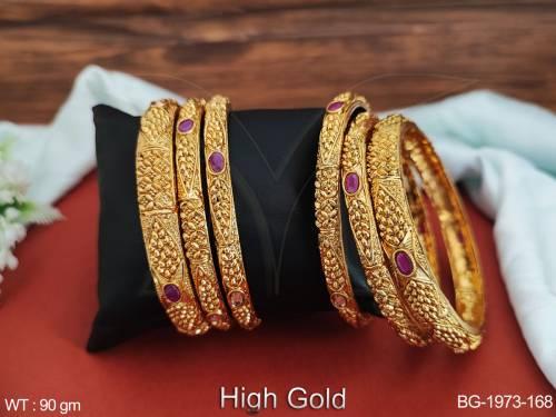 High Gold Polish Antique Jewelry Beautiful Design Party Wear Antique 2 Pc Bangles Set 