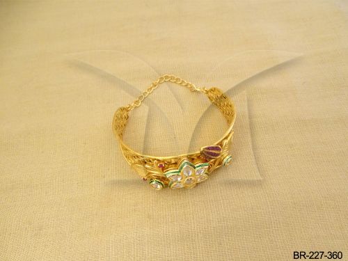 flower style kundan bracelet detail