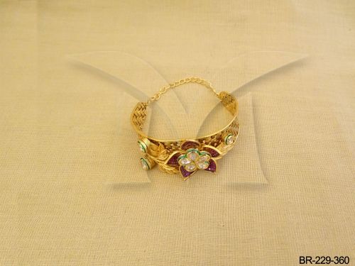 flower style kundan bracelet set detail