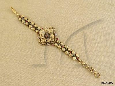 flower shaped bracelet detail