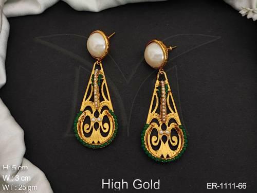 long arc embossed designed moti hold earrings detail